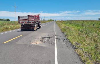 Camino asfaltado que conecta San Miguel con la compañía Arazapé presenta severos daños en la calzada, con tramos levantados y cortes totales que representan un riesgo para conductores y pobladores de la zona.