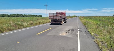 Camino asfaltado que conecta San Miguel con la compañía Arazapé presenta severos daños en la calzada, con tramos levantados y cortes totales que representan un riesgo para conductores y pobladores de la zona.