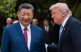 El presidente chino Xi Jinping (a la izquierda) y el mandatario estadounidense Donald Trump.