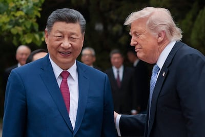 El presidente chino Xi Jinping (a la izquierda) y el mandatario estadounidense Donald Trump.