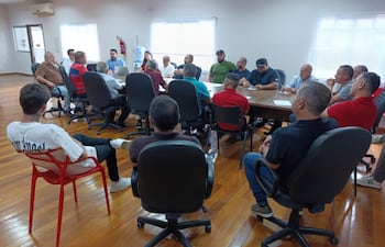 Los camioneros brasileños se reunieron en Foz de Yguazú para analizar la apertura gradual del Puente de la Integración.