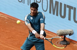 El paraguayo Daniel Vallejo durante el partido ante el búlgaro Grigor Dimitrov por la primera ronda del Masters 1.000 de Madrid en la Caja Mágica, en Madrid, España.
