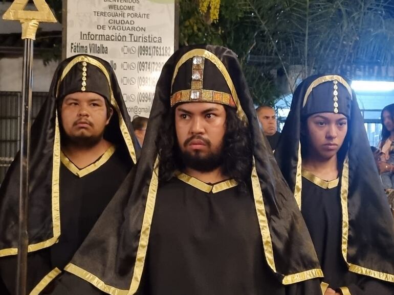 Currusú Rapé en Yaguarón con el elenco de teatro YARA, dirigido por Genn Servin y organizado por la Municipalidad.