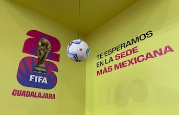 El fútbol es protagonista de los coloridos estands que Ciudad de México, Guadalajara y Monterrey, las tres ciudades mexicanas que albergarán trece de los 104 partidos del Mundial de Fútbol de 2026, han desplegado esta semana en la Feria Internacional de Turismo (Fitur), que celebra en Madrid su 46 edición con México como país invitado.
