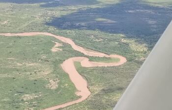 En el caso de Pozo Hondo se considera que el nivel del río Pilcomayo es bajo para la época pero mantiene el ingreso de agua en la zona de los canales. También se reporta el ingreso regular (también bajo para la época) hacia el canal argentino. La temporada de aguas altas es entre enero y abril, a veces incluso durante mayo.