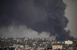 Continúan los ataques sobre Gaza. Khan Yunis, 20/12/2023. EFE/EPA/HAITHAM IMAD