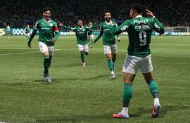Festejo de gol del Palmeiras, con el capitán Gustavo Gómez.