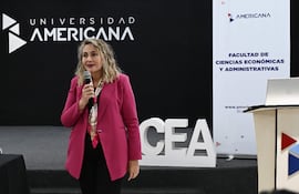 Katherin Arrúa, decana de la Facultad de Ciencias Económicas y Administrativas de la Universidad Americana.
