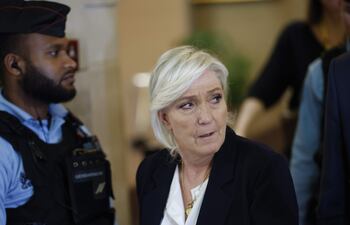 La líder de la derecha francesa, Marine Le Pen, que ha sido declarada culpable en el juicio celebrado hoy en el Tribunal de Apelación de París, en el que fue condenada a 15 meses de inhabilitación firme, pudiendo optar a Presidenciales en 2027.