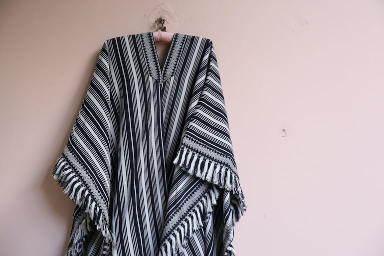 Poncho de 60 listas.