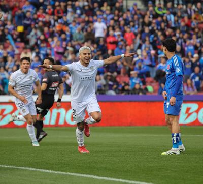 El paraguayo Luis Enrique Riveros Valenzuela (27 años), festeja su gol para el Audax Italiano, en el Nacional de Santiago.