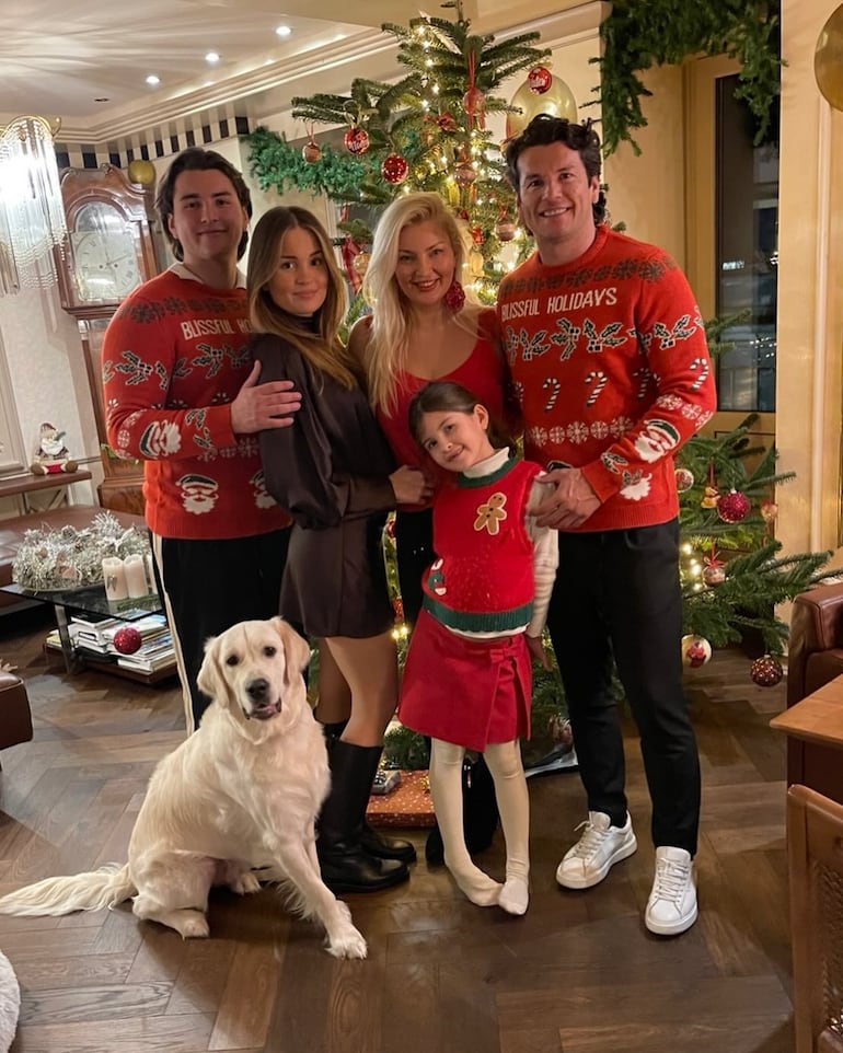 En familia. Nelson y Tynka Haedo Valdez con sus hijos Samuel, Noemí y Leonie. (Instagram/Nelson Haedo Valdez)