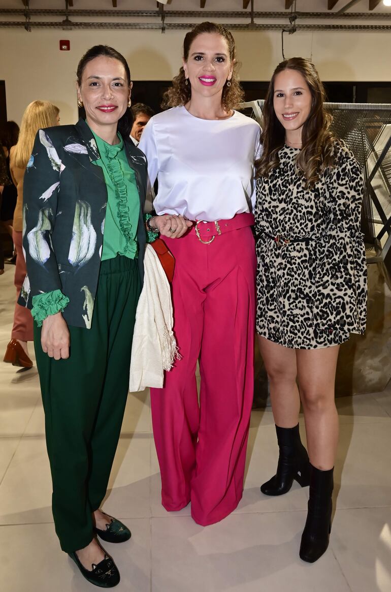 Claudia Cassarino, Maria Del Mar Leguizamón y Sophía Achucarro.