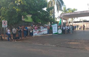 Los trabajadores del Hospital Pediátrico reclaman una respuesta del Ministerio de Salud Pública y Bienestar Social (MSPBS), ya que de no ser así continuarán con las medidas.