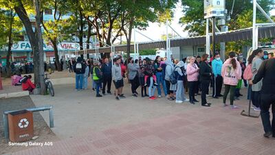 Largas filas para tomar turno y ser atendido en el Hospital General de San Lorenzo.