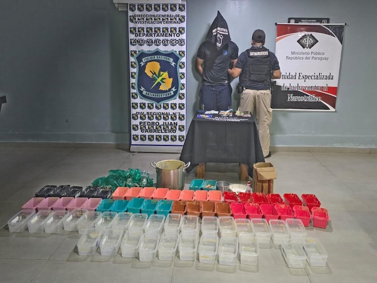 Policías de Antinarcóticos desmantelaron un laboratorio de procesamiento de cocaína en Pedro Juan Caballero.