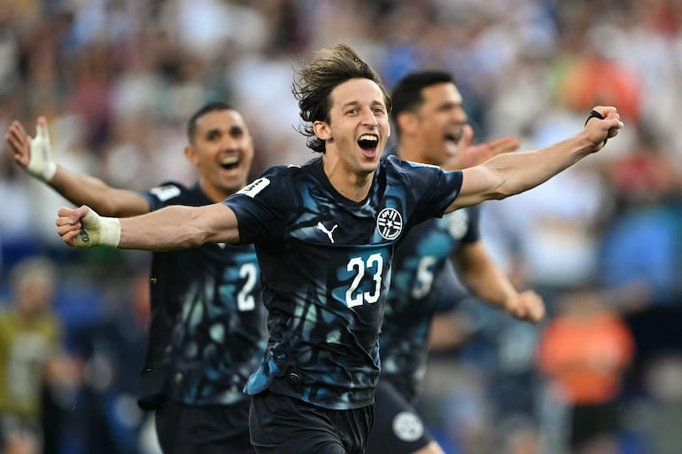 Matías Galarza celebra tras ganar la tanda de penaltis en el partido de dieciseisavos de final del Mundial 2026 entre Alemania y Paraguay. (MAURO PIMENTEL / AFP)