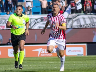 Santiago Gabriel Salcedo González (45 años), capitán del Sportivo San Lorenzo, virtualmente descendido a la División Intermedia.