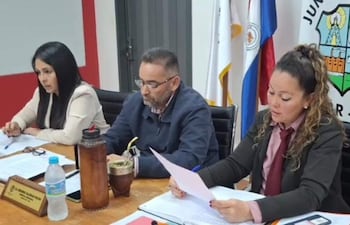 El presidente de la Junta Municipal de Pilar Gerardo Valoriani (ANR) dejó sin quórum la sesión de la Junta al retirarse sin levantar la sesión.
