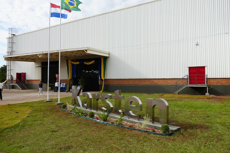 La empresa textil Karsten inauguró su primera planta productiva fuera de Brasil en Minga Guazú, Alto Paraná, en una zona estratégica.