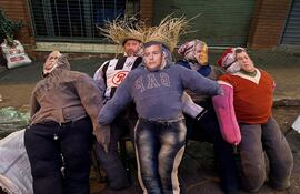 En el mercado 4 ya se venden los Judas Kái con los rostros de diferentes figuras de la política nacional.