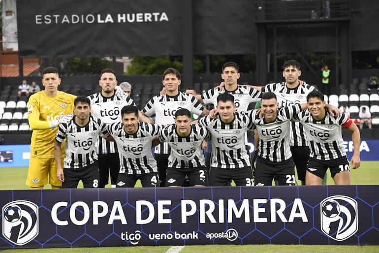 El equipo que presentó el entrenador de Libertad, Juan Eduardo Mágico Samudio para el duelo ante el Sportivo 2 de Mayo en el estadio La Huerta.