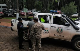 El hombre fue detenido en la Municipalidad de Ciudad del Este.
