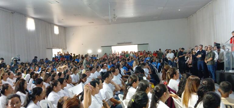 Una importante cantidad de colaboradoras del Programa Hambre Cero se hicieron presentes en el acto.