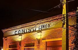 La fachada actual del edificio del Cine Cañisá, donde ya volvieron a realizarse proyecciones y hoy se realizará un festival.