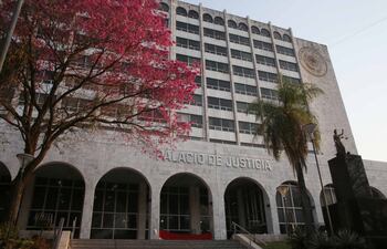 Asociación de jueces se opone a la posibilidad de marcar horario de entrada y salida.