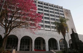 Asociación de jueces se opone a la posibilidad de marcar horario de entrada y salida.