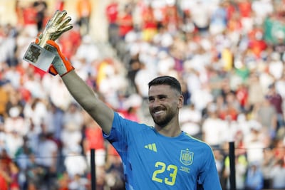 Unai Simón portero de España posan con el trofeo de valle menos vencida en las premiaciones del Mundial de la FIFA 2026 este domingo, tras vencer a Argentina en la final en el estadio MetLife en East Rutherford (NJ, EE.UU.). EFE/ Lavandeira Jr