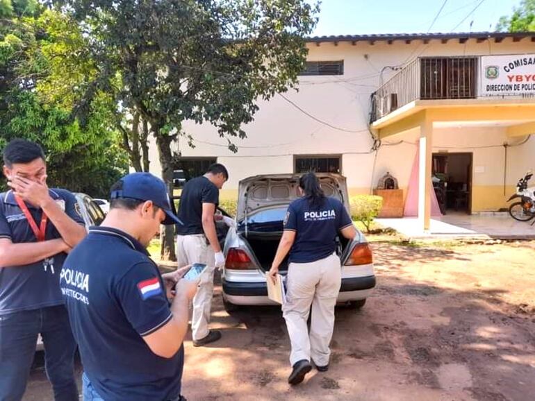 Personal del Departamento de Investigaciones y de Criminalística de la Policía Nacional estuvieron trabajando para ubicar con el autor y el rodado involucrado en el accidente fatal.