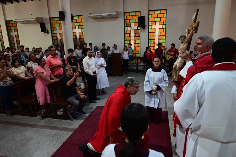 En Villa Elisa también se realizaron rituales muy tradicionales del Viernes Santo como el tupaitú. 
