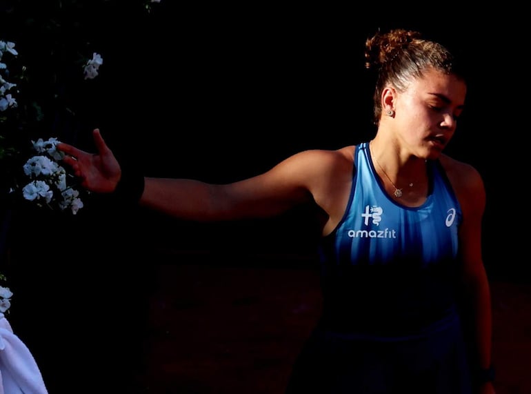 La italiana Jasmine Paolini no puede creer que quedó fuera del Grand Slam de arcilla.