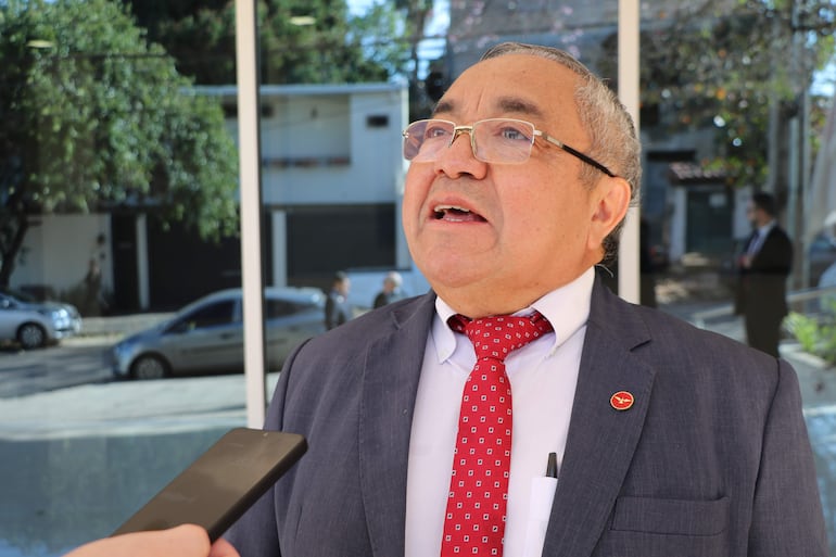 Clarito Rojas, presidente de la AUPP y rector de la UNC.