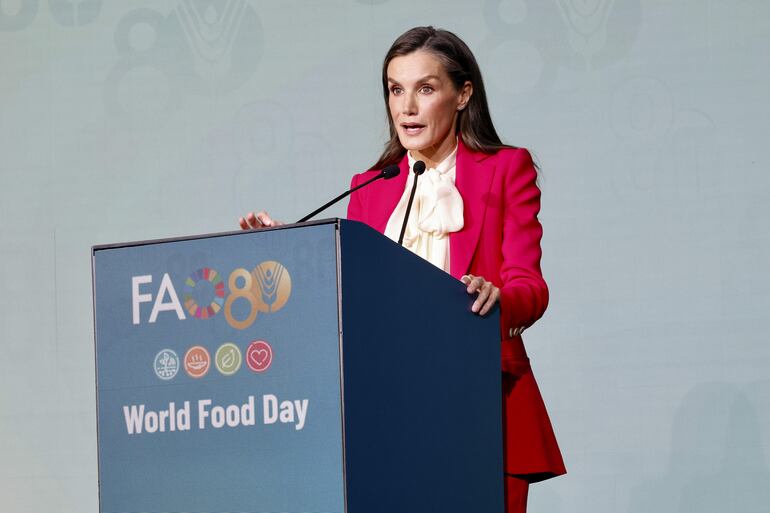 La reina Letizia de España durante su intervención en los actos del Día Mundial de la Alimentación en la sede romana de la Organización de Naciones Unidas para la Alimentación y la Agricultura (FAO). (EFE/Casa Real/Francisco Gómez)
