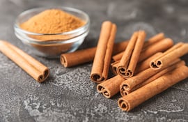 Algunos estudios científicos sugieren que la canela puede ser beneficiosa para las personas con un diagnóstico de prediabetes o diabetes tipo 2.