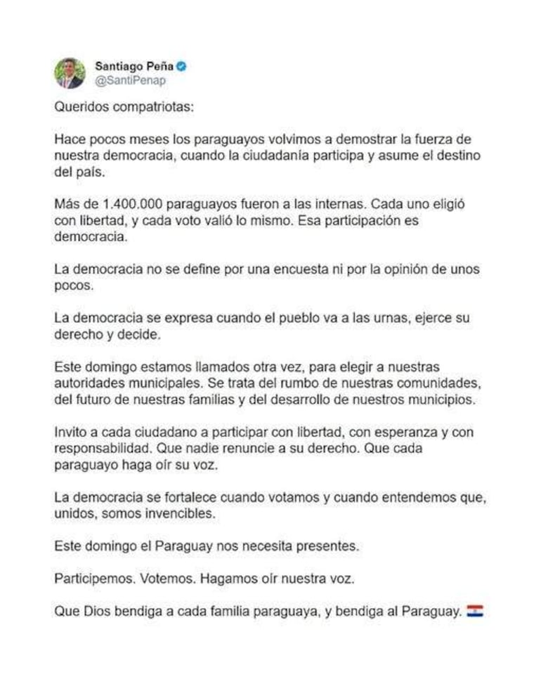 Tweet de Santiago Peña con mensaje escrito sobre importancia de la democracia y participación electoral.
