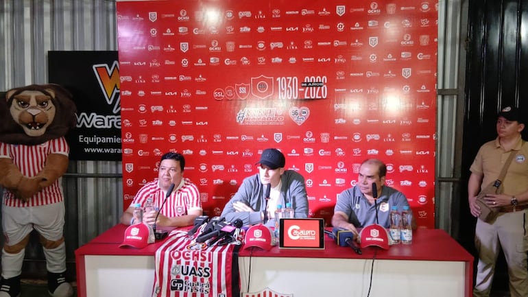 Orlando Gill brindó una conferencia al término del homenaje que le brindaron en el Club Sportivo San Lorenzo.