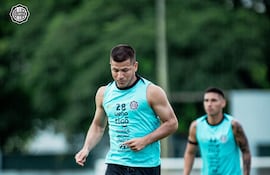 El volante Hugo Lorenzo Quintana Escobar (24 años), activando a la par de sus compañeros en los trabajos del plantel franjeado que se desarrolla en la Villa Olimpia.