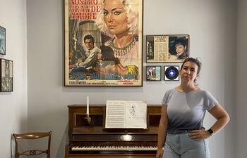 Un canto a la libertad a través de la patrona de la música, Santa Cecilia, el triunfo de folclóricas españolas como Sara Montiel o Lola Flores o un paseo 'quechua' por el pasado romano son algunas de las obras que los 23 residentes de la Academia de España en Roma exponen a partir de este jueves.