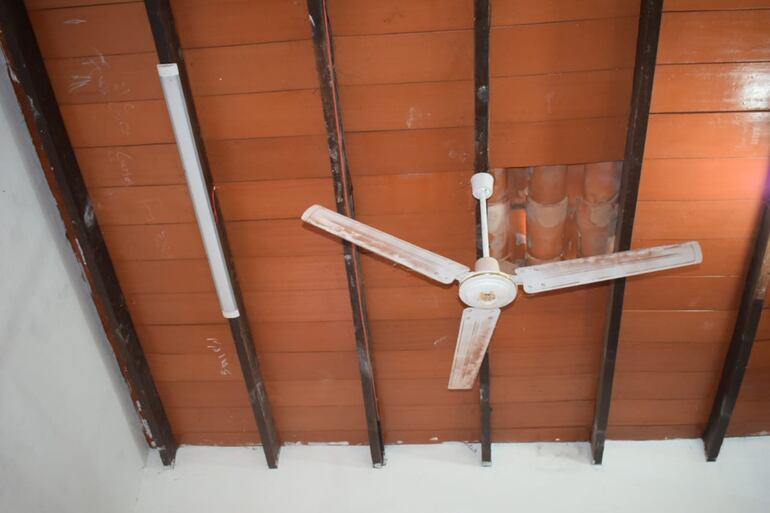 Escuela San Juan Berchmans en pésimo estado ante el inicio de clases