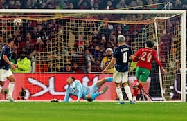 El Aynaoui define el pase de Hakimi para el 2-0 transitorio. El intento por desviar el envío de Orlando Gill resultó infructuoso.