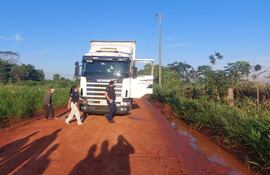 En San Pedro, delincuentes detienen a tiros a transportador de encomiendas y roban varios objetos.