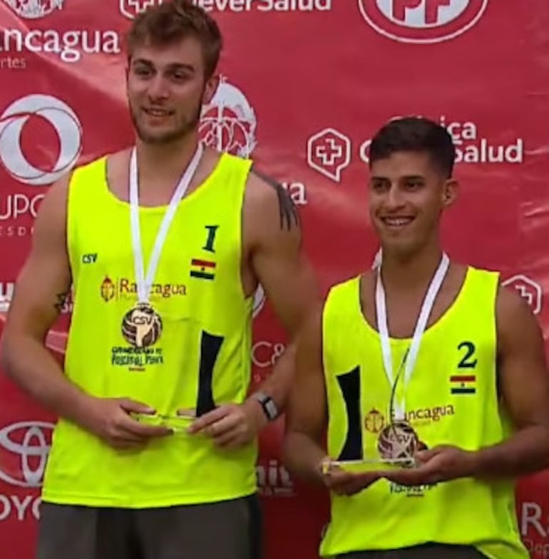 La dupla paraguaya con la medalla de oro.