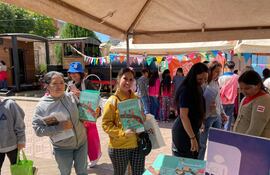 Feipar exhibe sus materiales sobre educación sexual en una feria en el departamento Central.