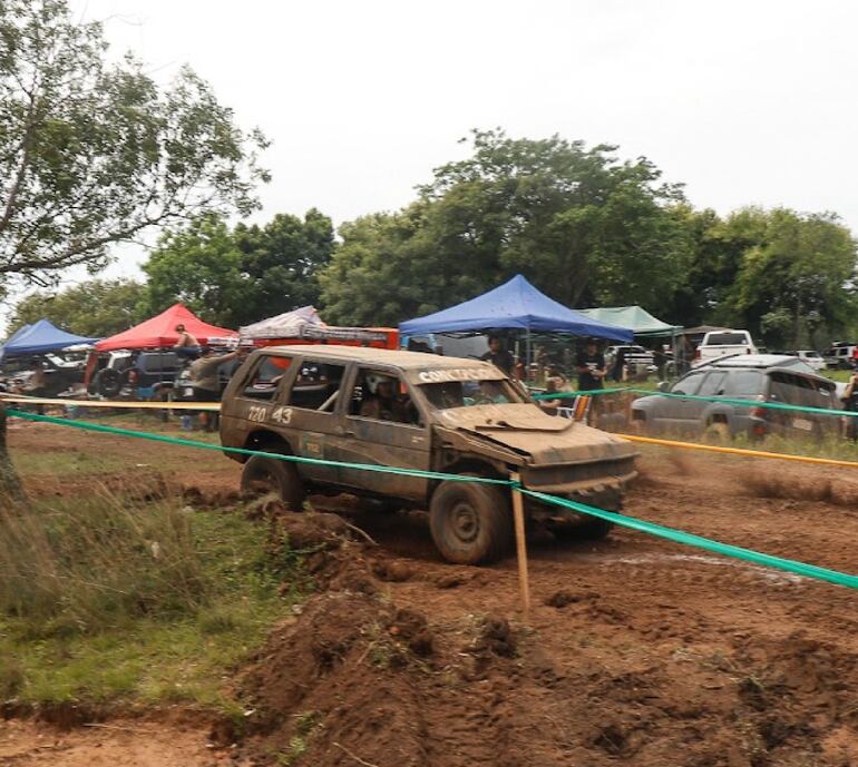 Felipe Suárez (Nissan Terrano #112) venció en la  categoría TT1.