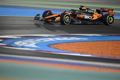 El monoplaza McLaren del piloto australiano Oscar Piastri en la carrera sprint del Gran Premio de Qatar en el Circuito Internacional de Losail, en Losail, Qatar.