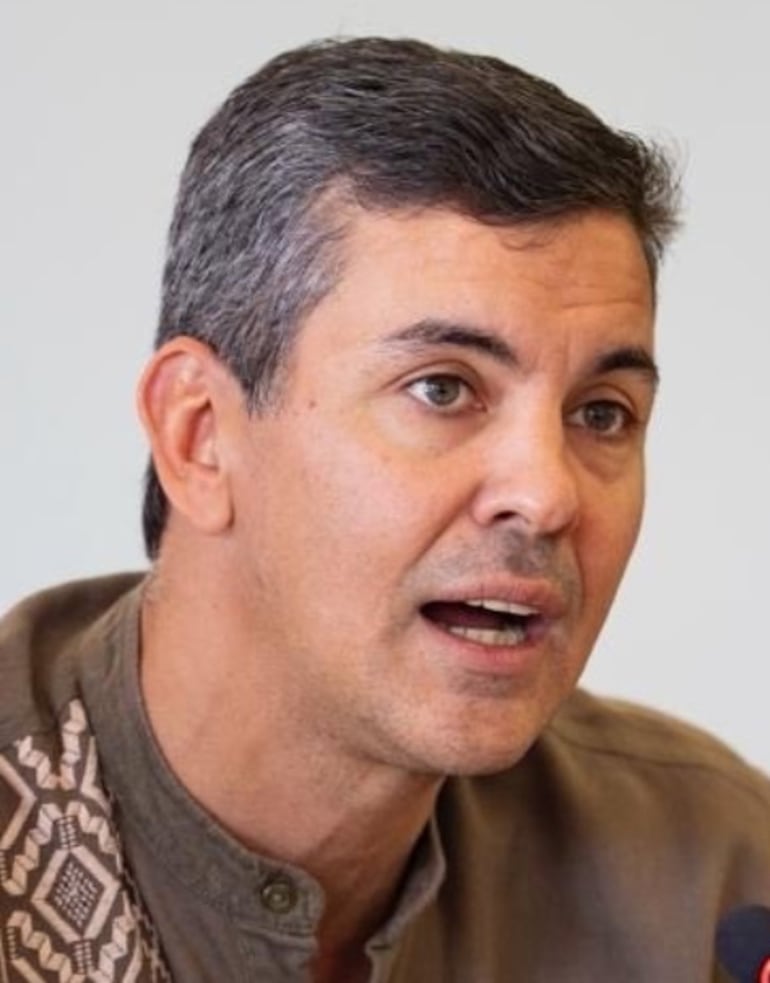 Santiago Peña, presidente.
